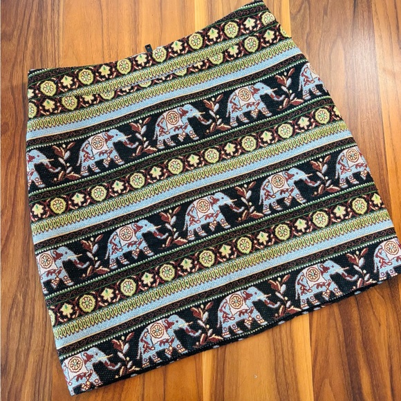 ICÔNE Tapestry Elephant Pattern Mini Skirt – Size M - Picture 3 of 8